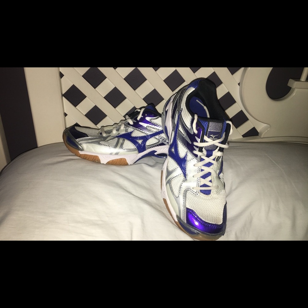 Mizuno Wave Bolt 4 volleyball shoes